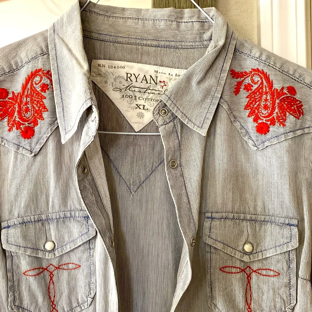 Ladies Western Embroidered Pearl Snap - Picture 3 of 3